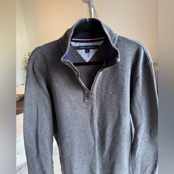 Tommy Hilfiger Gray Pullover sweater zip size large - Picture 4 of 10